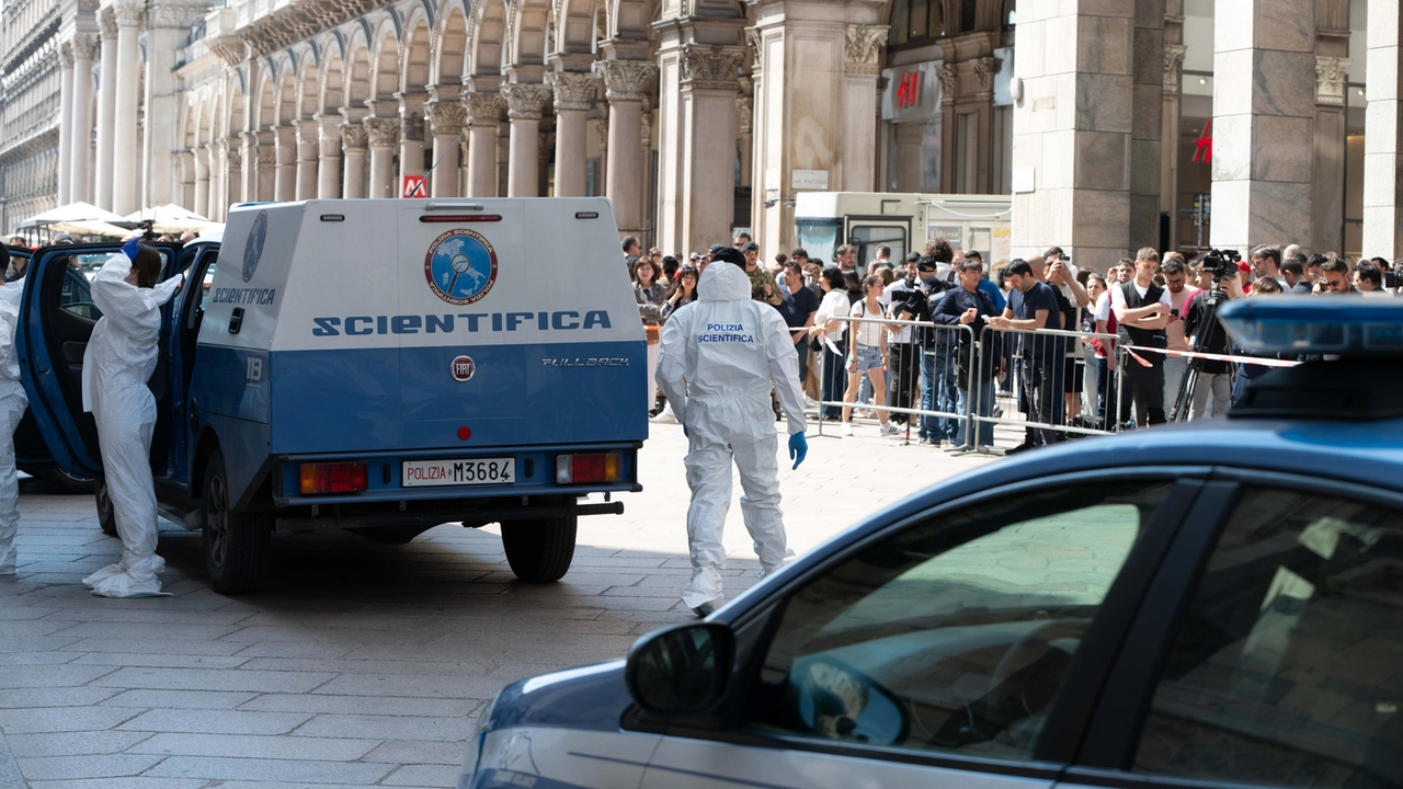 L'area transennata e l'intervento della Scientifica della polizia L'area transennata e l'intervento della Scientifica della polizia
