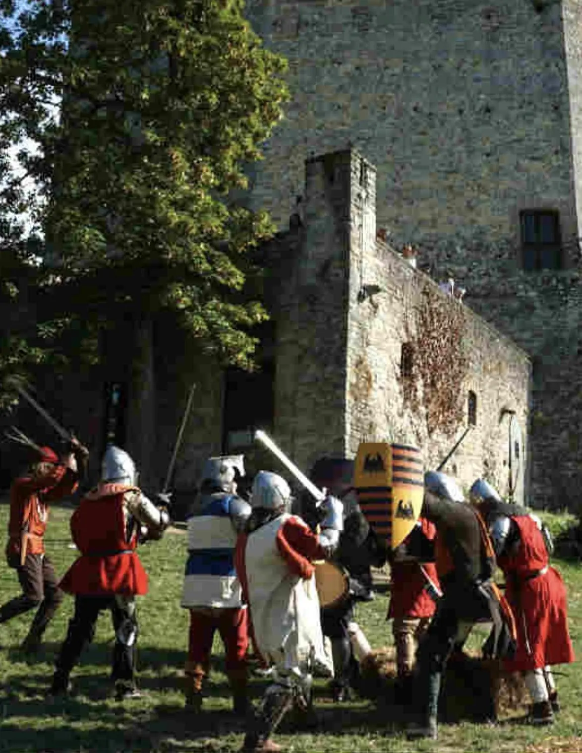 Ritorno al Medioevo. Cavalieri e musici tra castello e borgo