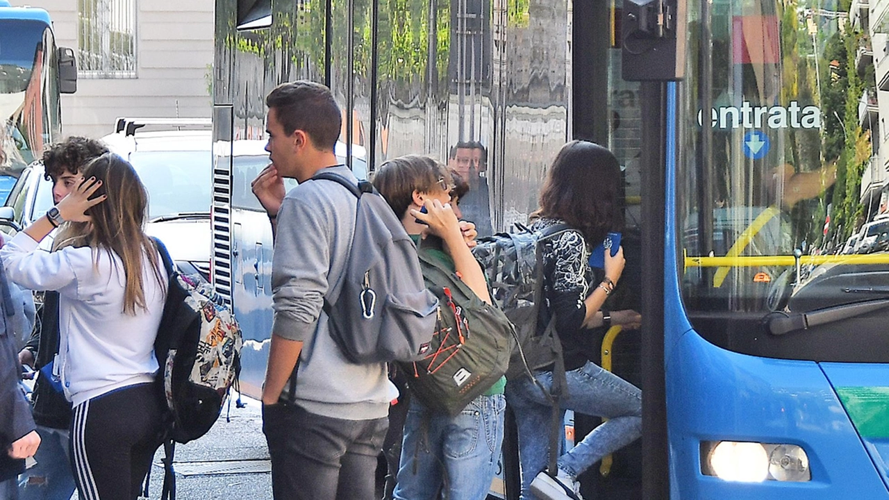 Fino al 4 settembre, con l’orario estivo di Asf, torna il servizio “hop on – hop off“, sulla Linea C110... Fino al 4 settembre, con l’orario estivo di Asf, torna il servizio “hop on – hop off“, sulla Linea C110...
