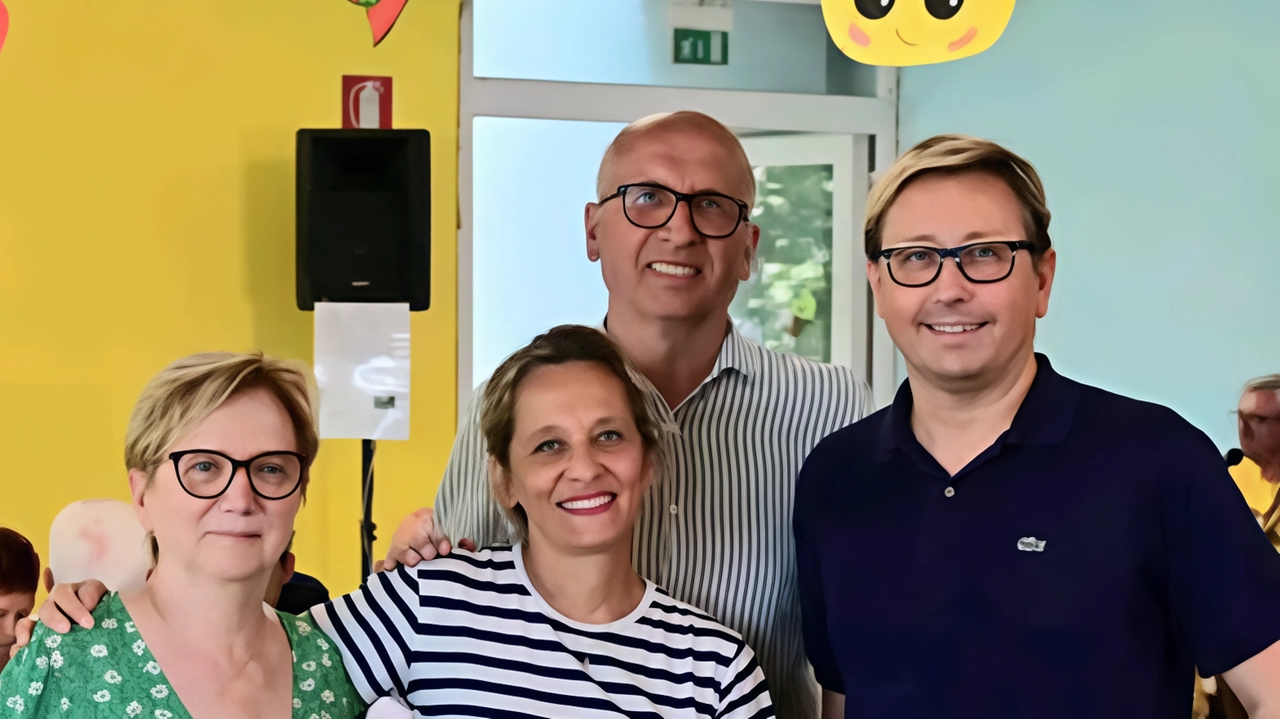 Oltre 150 commensali all’iniziativa offerta agli anziani rimasti in città. Il sindaco: "Grazie ai volontari che hanno reso possibile questo momento".