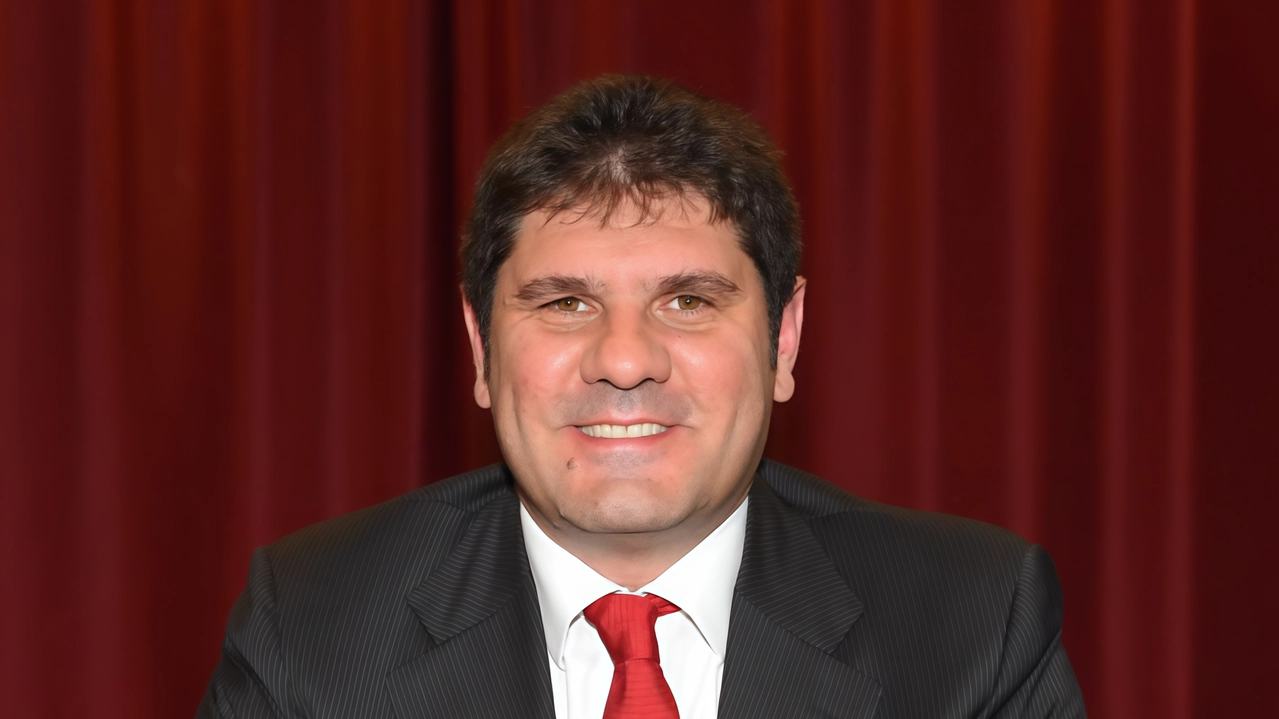 Il sindaco di Villa Cortese Alessandro Barlocco: si lavaora alle fondamenta della palestra Il sindaco di Villa Cortese Alessandro Barlocco: si lavaora alle fondamenta della palestra