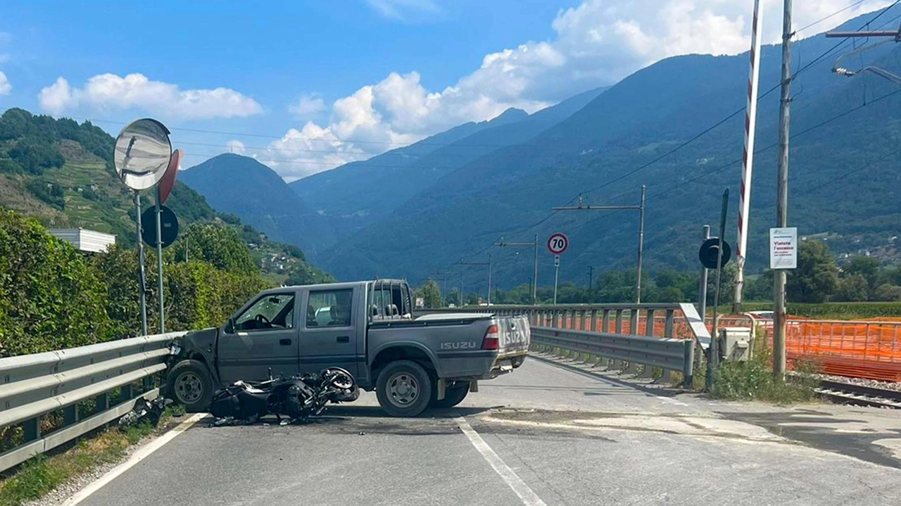 Teglio, incidente all’ora di pranzo sulla strada dello Stelvio. La vittima si chiamava Claudio De Buglio Teglio, incidente all’ora di pranzo sulla strada dello Stelvio. La vittima si chiamava Claudio De Buglio