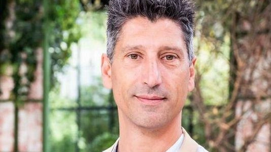 Tra i 16 concorrenti che si sfideranno a fare dolci nella nuova stagione del talent show televisivo Bake Off Italia... Tra i 16 concorrenti che si sfideranno a fare dolci nella nuova stagione del talent show televisivo Bake Off Italia...
