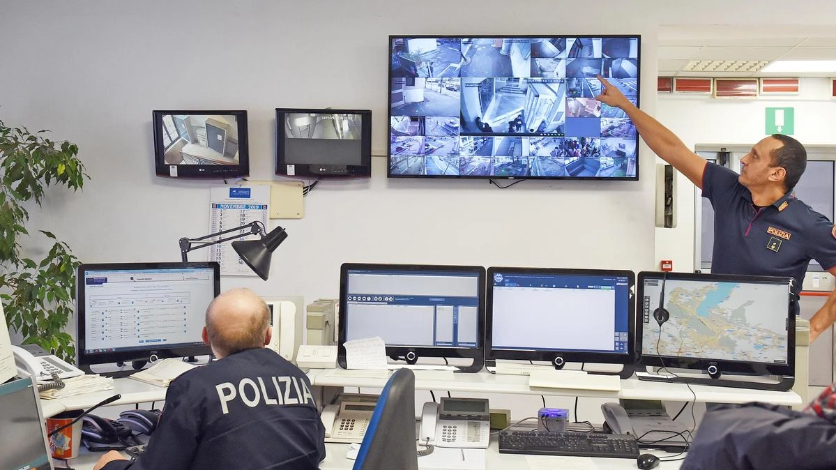 La Questura di Como interviene grazie all'applicativo "You Pol" per recuperare una Toyota rubata, di proprietà pubblica, in pessime condizioni. La vettura verrà restituita dopo le indagini della Polizia Scientifica. La Questura di Como interviene grazie all'applicativo "You Pol" per recuperare una Toyota rubata, di proprietà pubblica, in pessime condizioni. La vettura verrà restituita dopo le indagini della Polizia Scientifica.