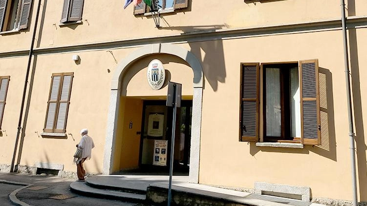 Per la terza volta il municipio tenta di trovare acquirenti per gli immobili comunali con proroga sino al 28... Per la terza volta il municipio tenta di trovare acquirenti per gli immobili comunali con proroga sino al 28...