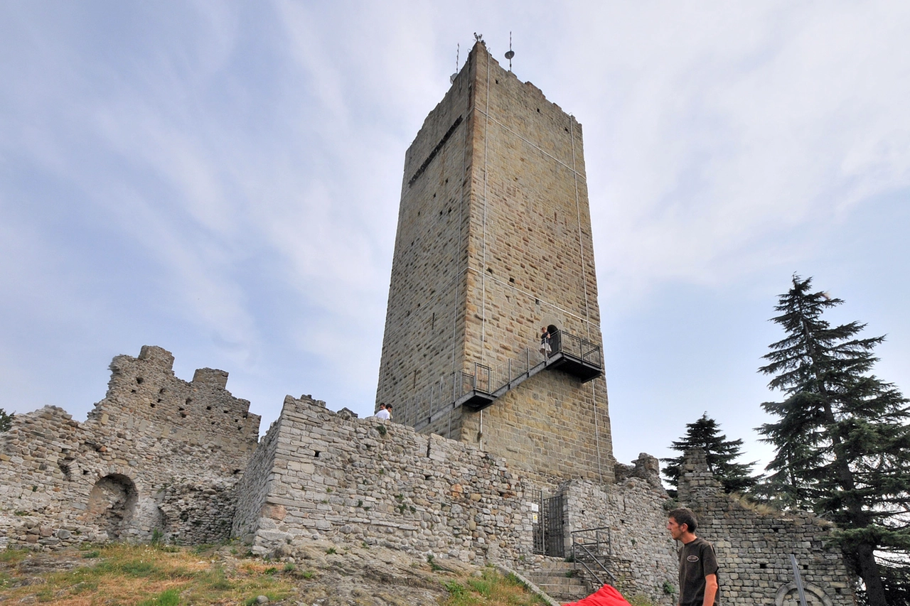 La Torre del Baradello farà da scenario perfetto per il doppio, spettacolare appuntamento