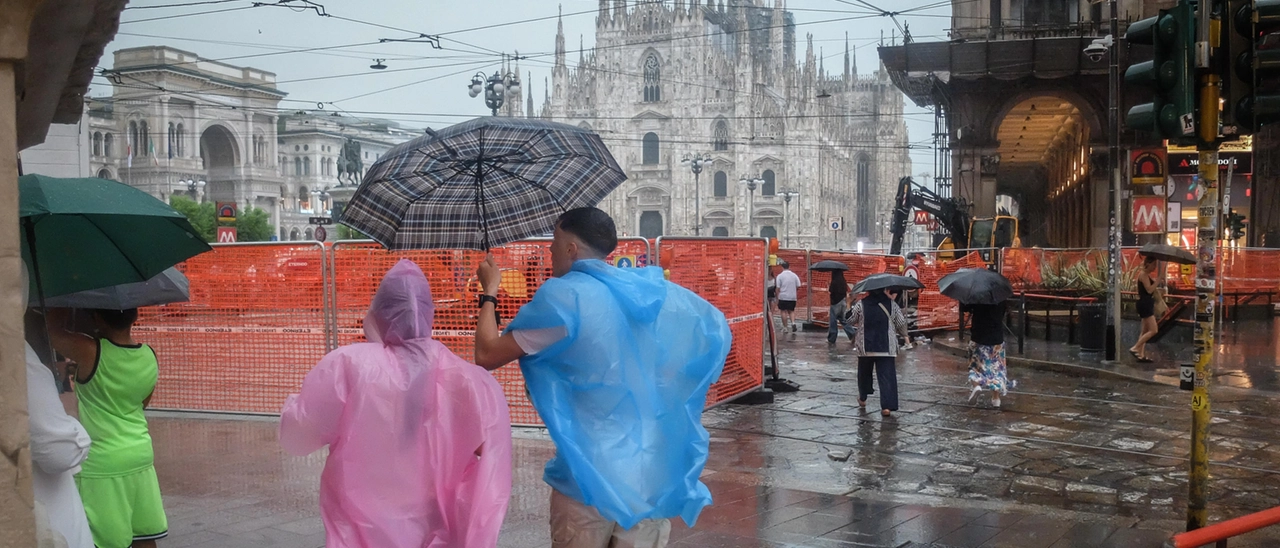 Nuova ondata di maltempo sulla Lombardia: una donna è morta nel Milanese. La diretta