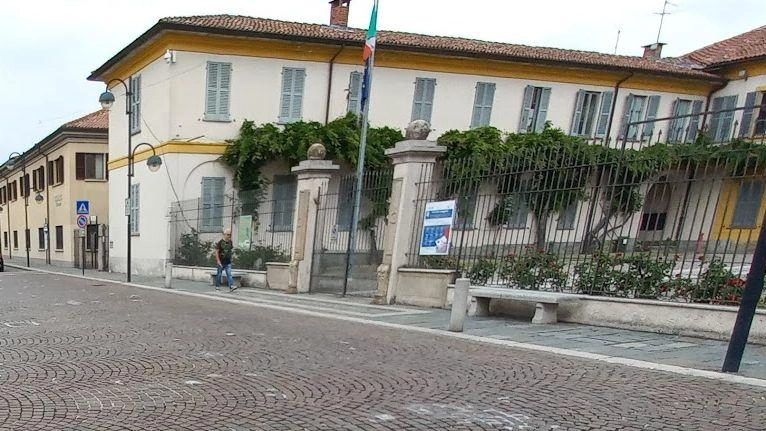 Polemica a Solaro sull'assegnazione del posto di custode del Municipio senza bando pubblico. Forza Italia critica mancanza di trasparenza, ma l'Amministrazione difende la scelta fiduciaria. Polemica a Solaro sull'assegnazione del posto di custode del Municipio senza bando pubblico. Forza Italia critica mancanza di trasparenza, ma l'Amministrazione difende la scelta fiduciaria.