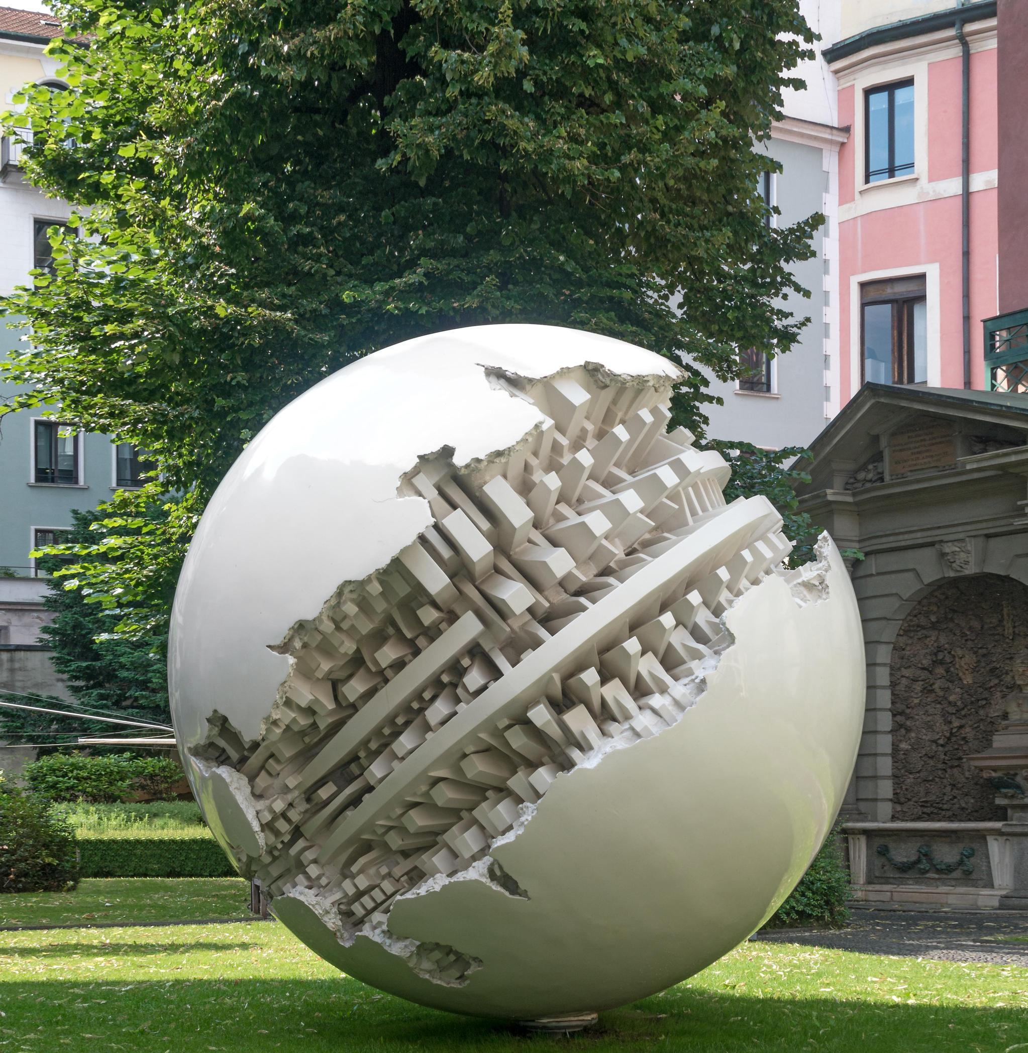 La Milano di Pomodoro. Non solo piazza Meda: "Le sue opere segnano la nostra quotidianità" La Milano di Pomodoro. Non solo piazza Meda: "Le sue opere segnano la nostra quotidianità"