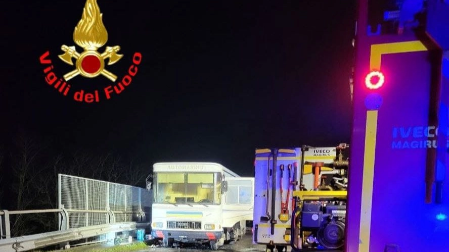 il camion bruciato il camion bruciato