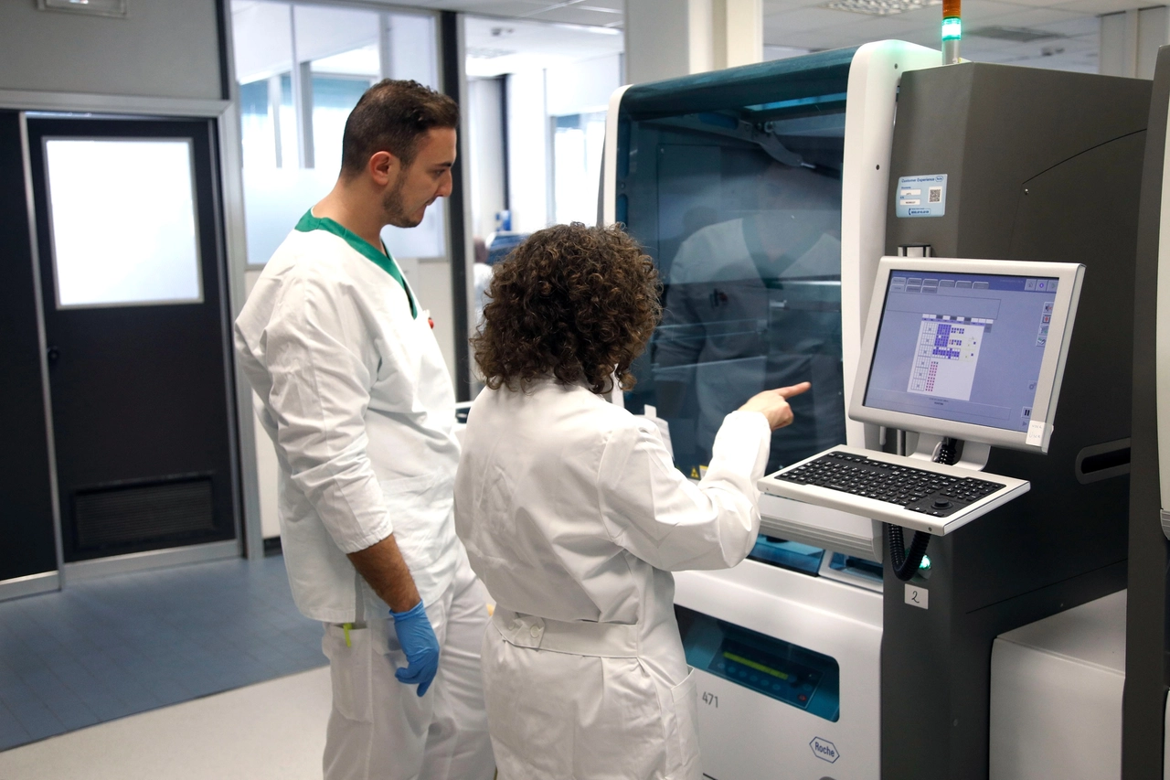 Gli interni del nuovo laboratorio di analisi all'ospedale Bassini