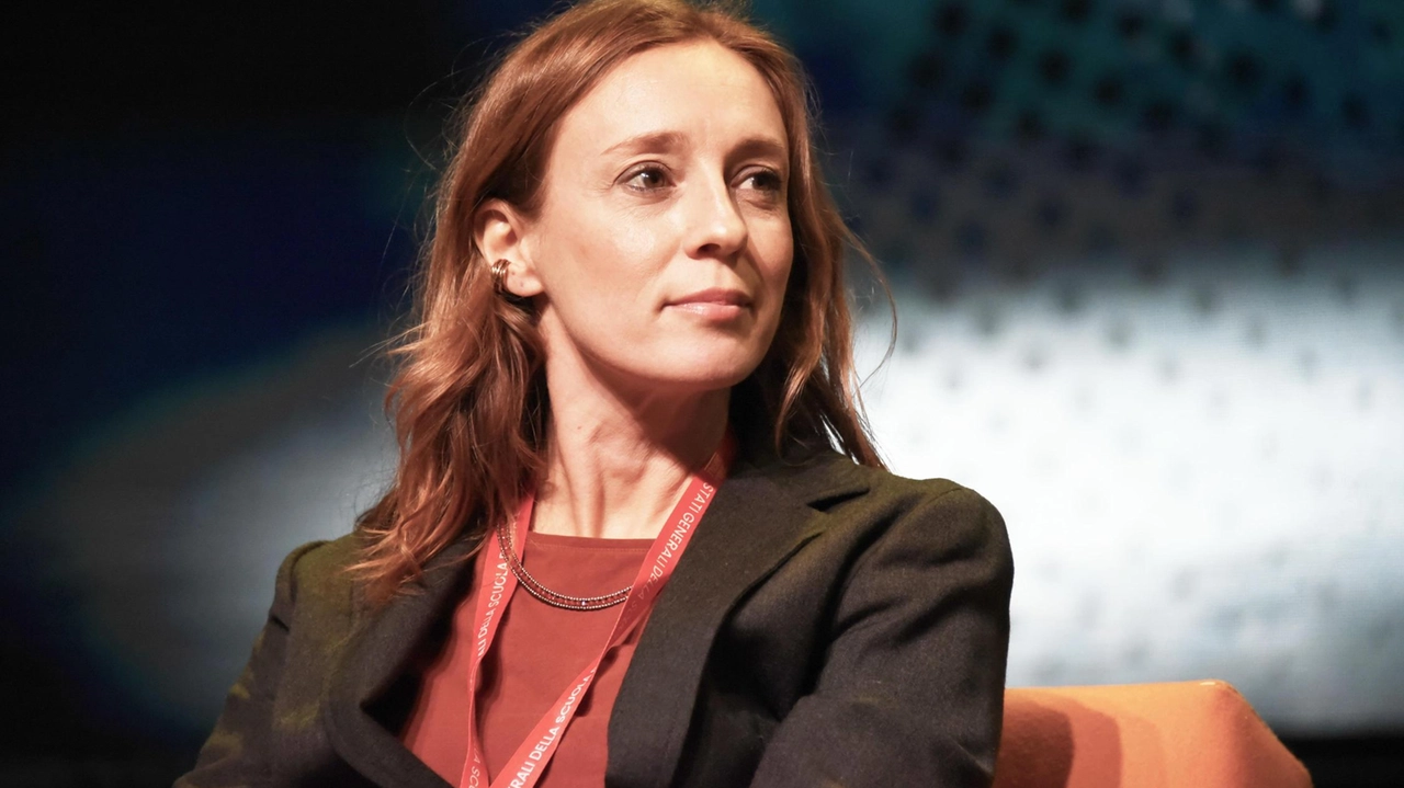 Loredana Cirillo psicologa e psicoterapeuta dell’Istituto Minotauro autrice di “Soffrire di adolescenza“ Loredana Cirillo psicologa e psicoterapeuta dell’Istituto Minotauro autrice di “Soffrire di adolescenza“
