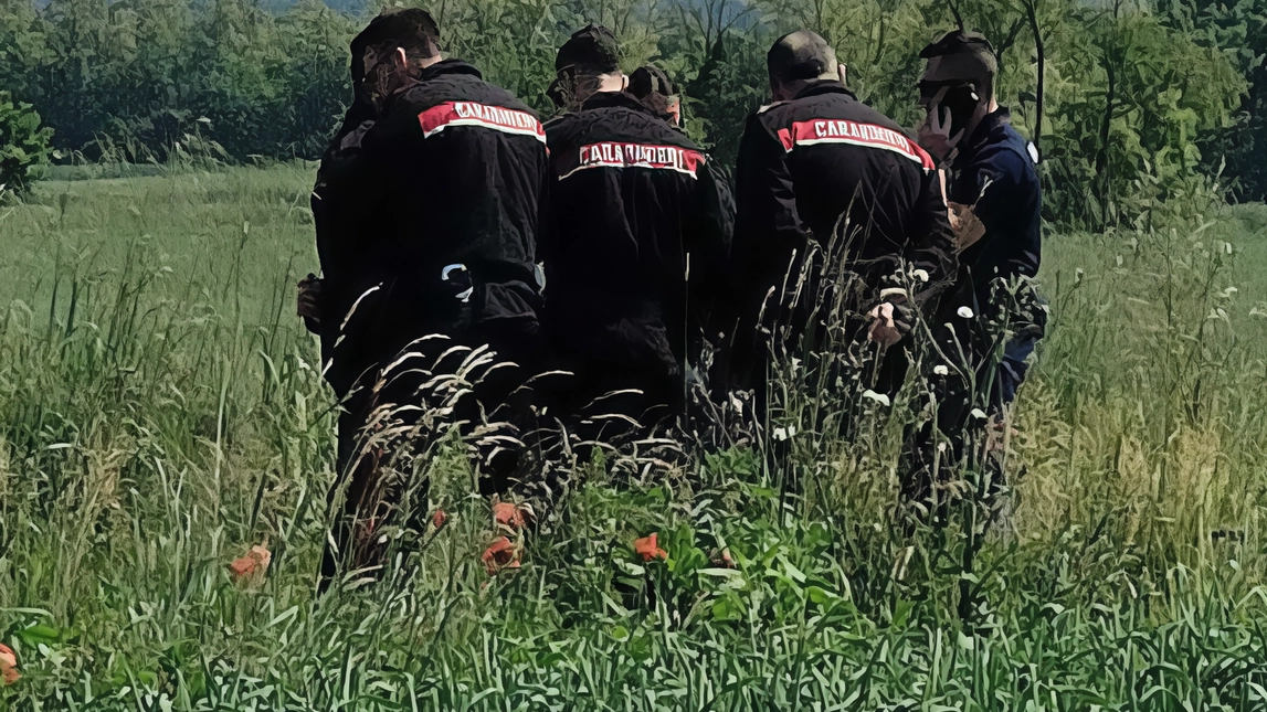 I carabinieri nel luogo della tragedia I carabinieri nel luogo della tragedia