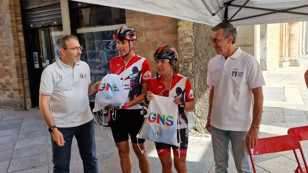 L’accoglienza di ieri pomeriggio ai due cicloamatori