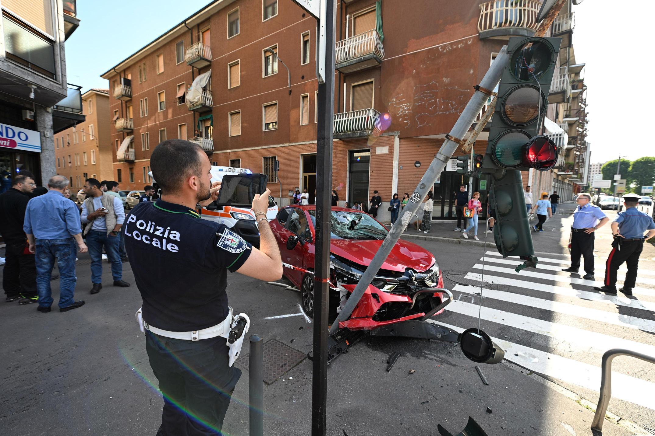 Travolta in bici, muore a 63 anni. Il guidatore: "Ho avuto un malore". È indagato per omicidio stradale Travolta in bici, muore a 63 anni. Il guidatore: "Ho avuto un malore". È indagato per omicidio stradale
