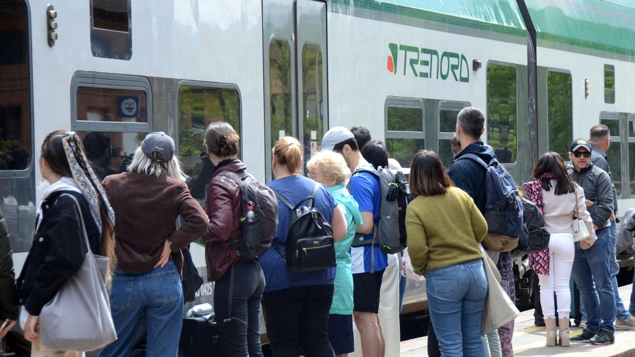 Per due mesi i tecnici di Rfi eseguiranno lavori di manutenzione che porteranno al rallentamento dei treni sulla linea e a tempi di viaggio più lunghi del 20% Per due mesi i tecnici di Rfi eseguiranno lavori di manutenzione che porteranno al rallentamento dei treni sulla linea e a tempi di viaggio più lunghi del 20%