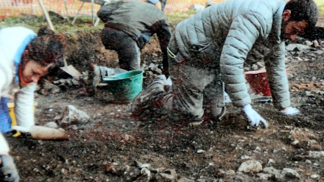 Vercurago, dalla Rocca dell’Innominato spuntano nuovi manufatti preistorici: “Rivelazioni di 5mila anni fa” Vercurago, dalla Rocca dell’Innominato spuntano nuovi manufatti preistorici: “Rivelazioni di 5mila anni fa”