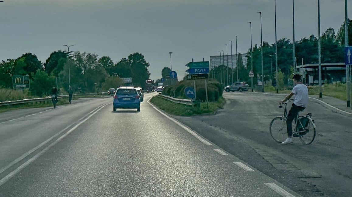 Il tratto della provinciale 234 a Somaglia sempre molto trafficato in corrispondenza del polo logistico Il tratto della provinciale 234 a Somaglia sempre molto trafficato in corrispondenza del polo logistico