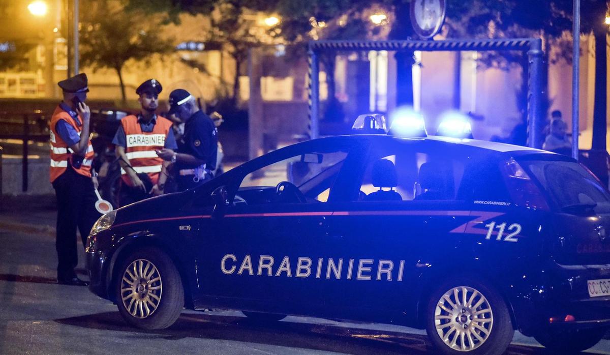 Aizzano il cane contro i carabinieri dopo la fuga con il monopattino Aizzano il cane contro i carabinieri dopo la fuga con il monopattino