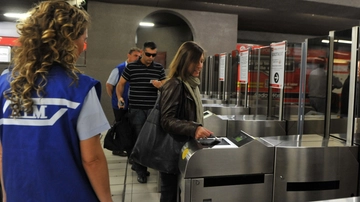 Atm, addio ai totem: l’abbonamento si attiva sui mezzi o ai tornelli. Fa eccezione un caso