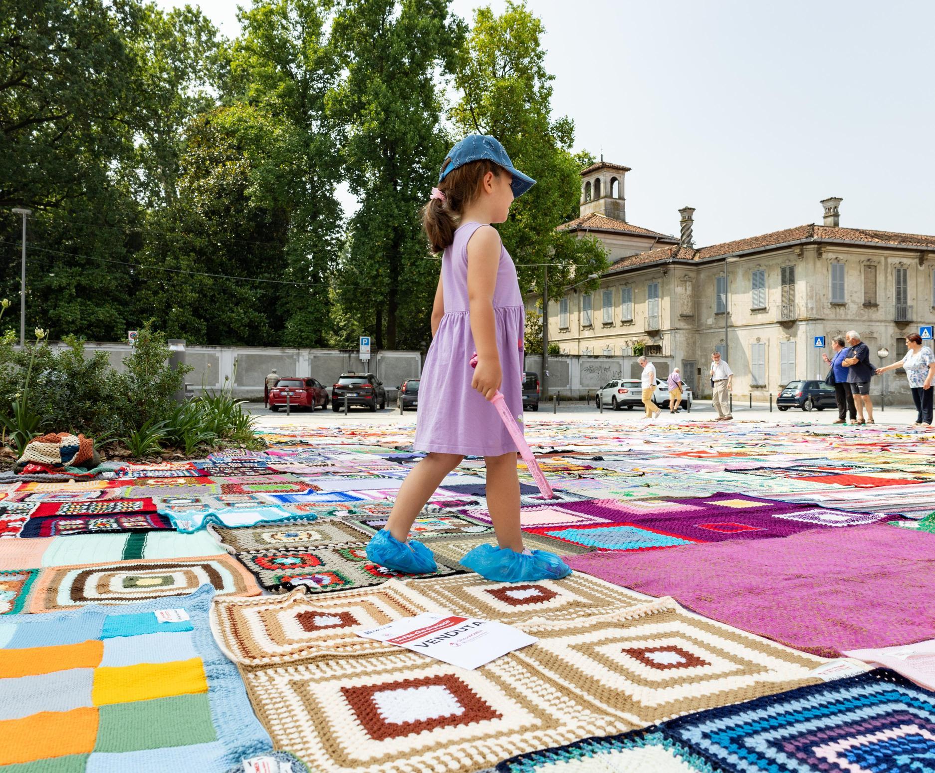 Yarn bombing e la dedica all’arte urbana Yarn bombing e la dedica all’arte urbana