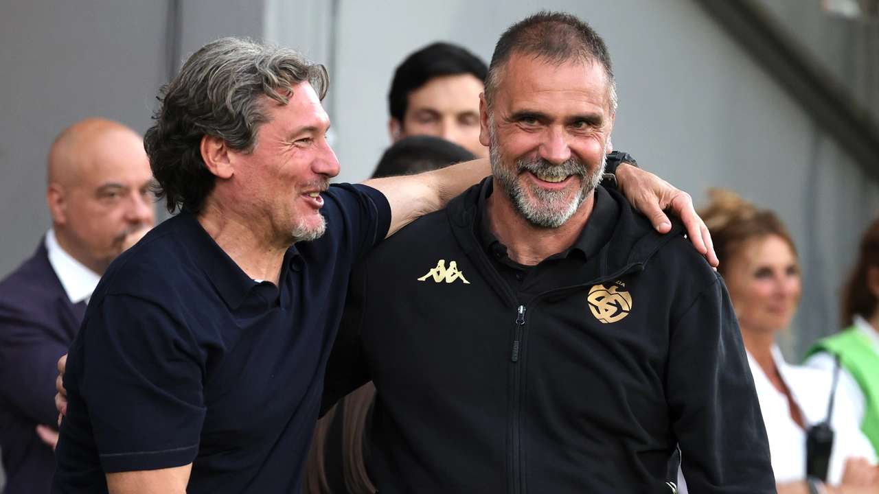 Giovanni Stroppa, allenatore Cremonese, e Luca D'Angelo, allenatore dello Spezia Giovanni Stroppa, allenatore Cremonese, e Luca D'Angelo, allenatore dello Spezia