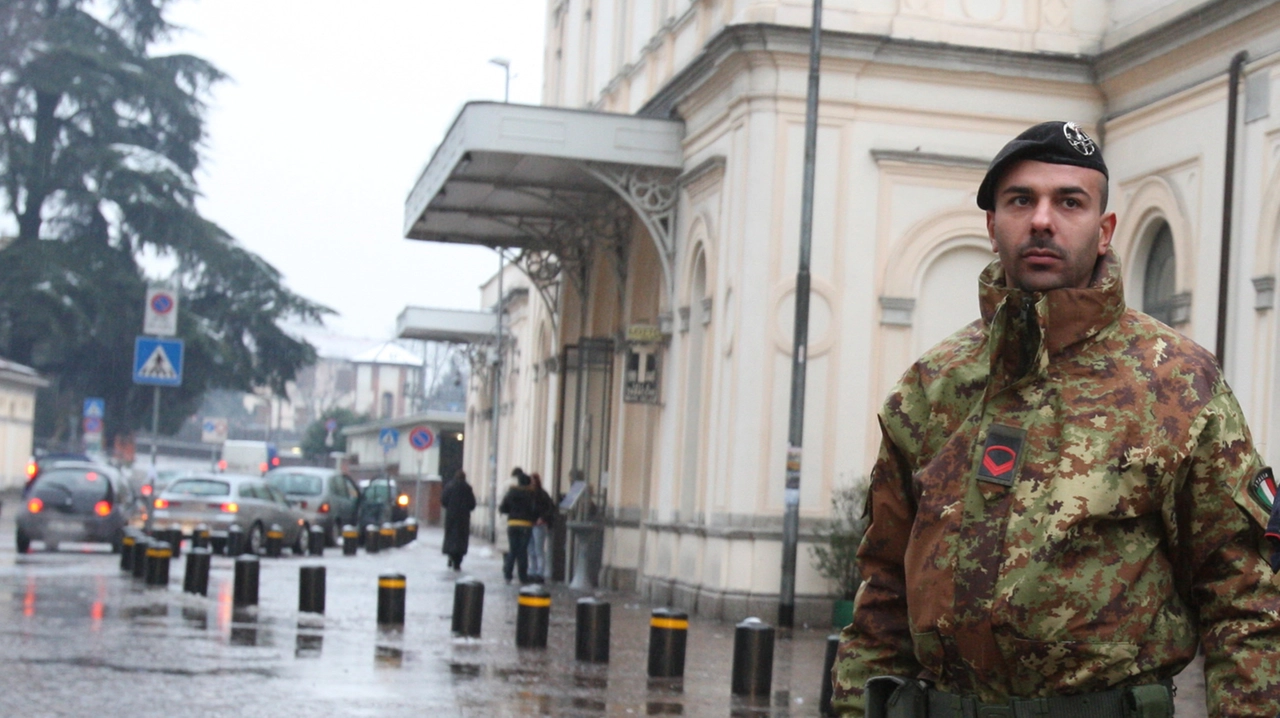 I militari impegnati nell’operazione “Strade sicure” presidiano dall’inizio di ottobre il centro di Monza e la stazione I militari impegnati nell’operazione “Strade sicure” presidiano dall’inizio di ottobre il centro di Monza e la stazione
