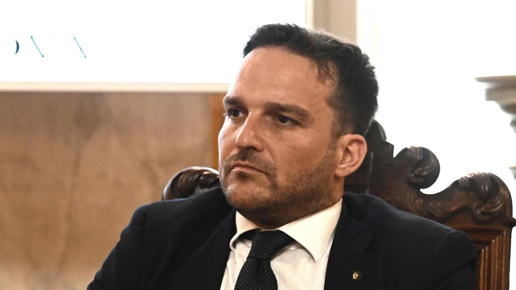 L'ex assessore genovese Sergio Gambino si autosospende da Fratelli d'Italia per un'indagine su presunte rivelazioni di segreto d'ufficio. L'ex assessore genovese Sergio Gambino si autosospende da Fratelli d'Italia per un'indagine su presunte rivelazioni di segreto d'ufficio.