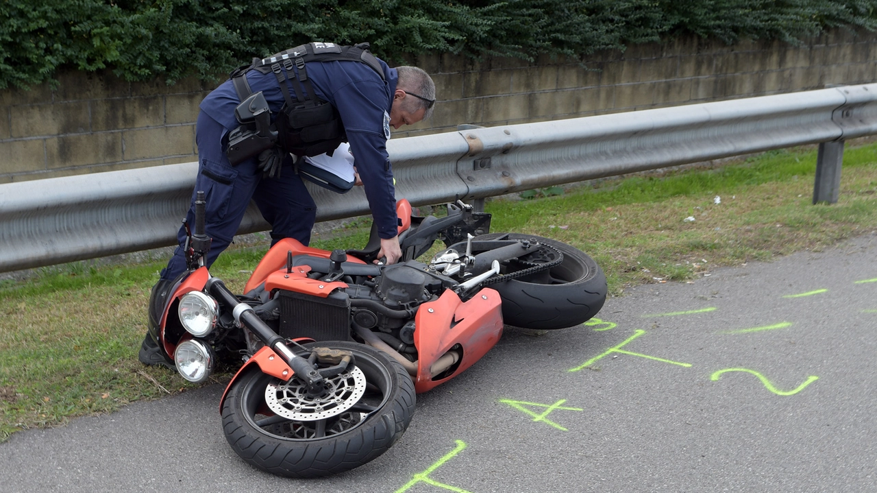 Un incidente stradale in moto (foto di archivio) Un incidente stradale in moto (foto di archivio)