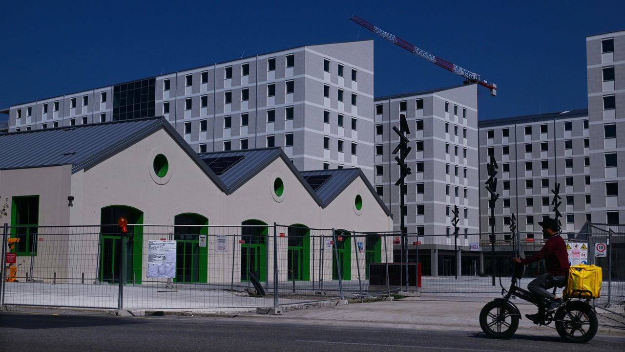 In alto i cantieri del Villaggio Olimpico che diventerà uno studentato dopo i Giochi In alto i cantieri del Villaggio Olimpico che diventerà uno studentato dopo i Giochi