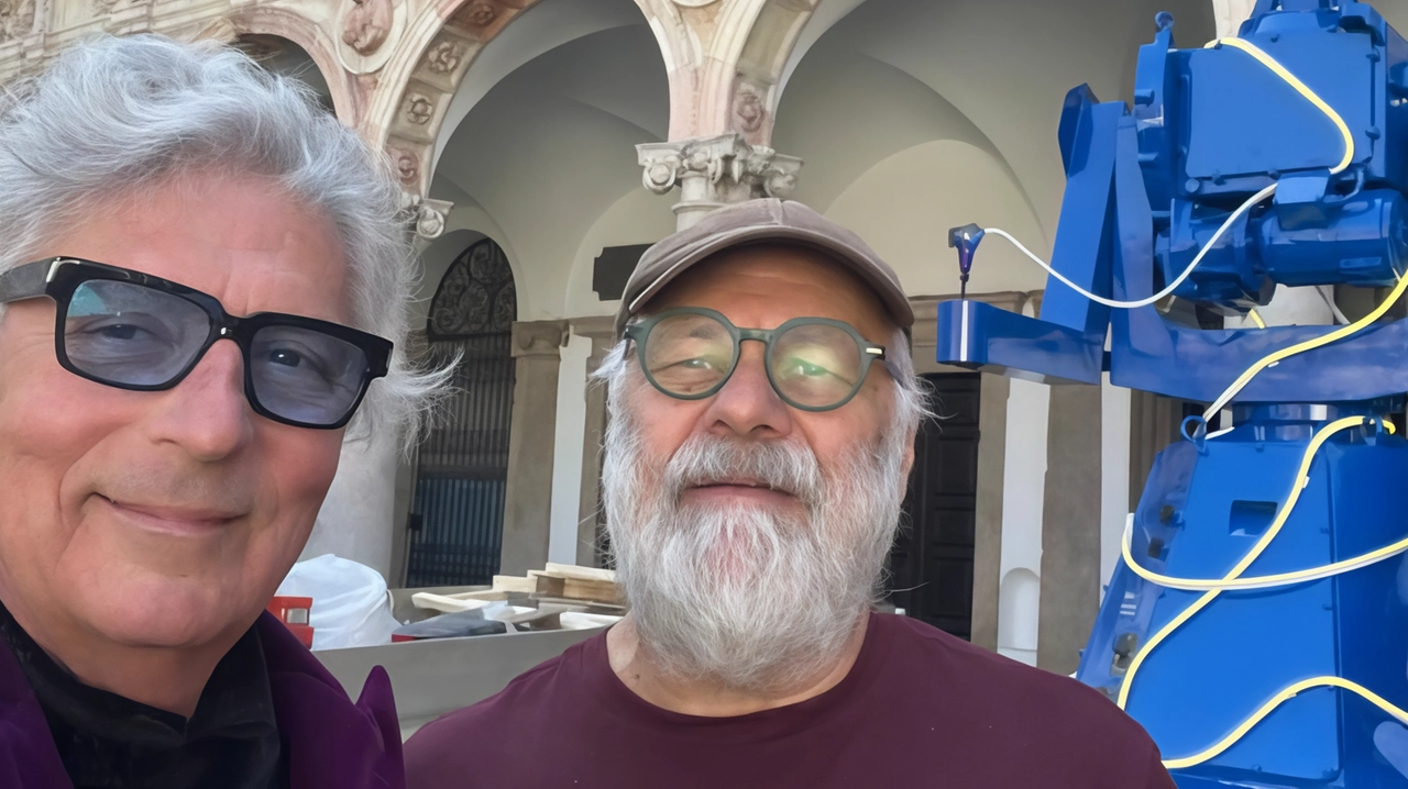 L’artista Marco Nereo Rotelli e il fisico Riccardo Valentini davanti a ’Extraceleste’