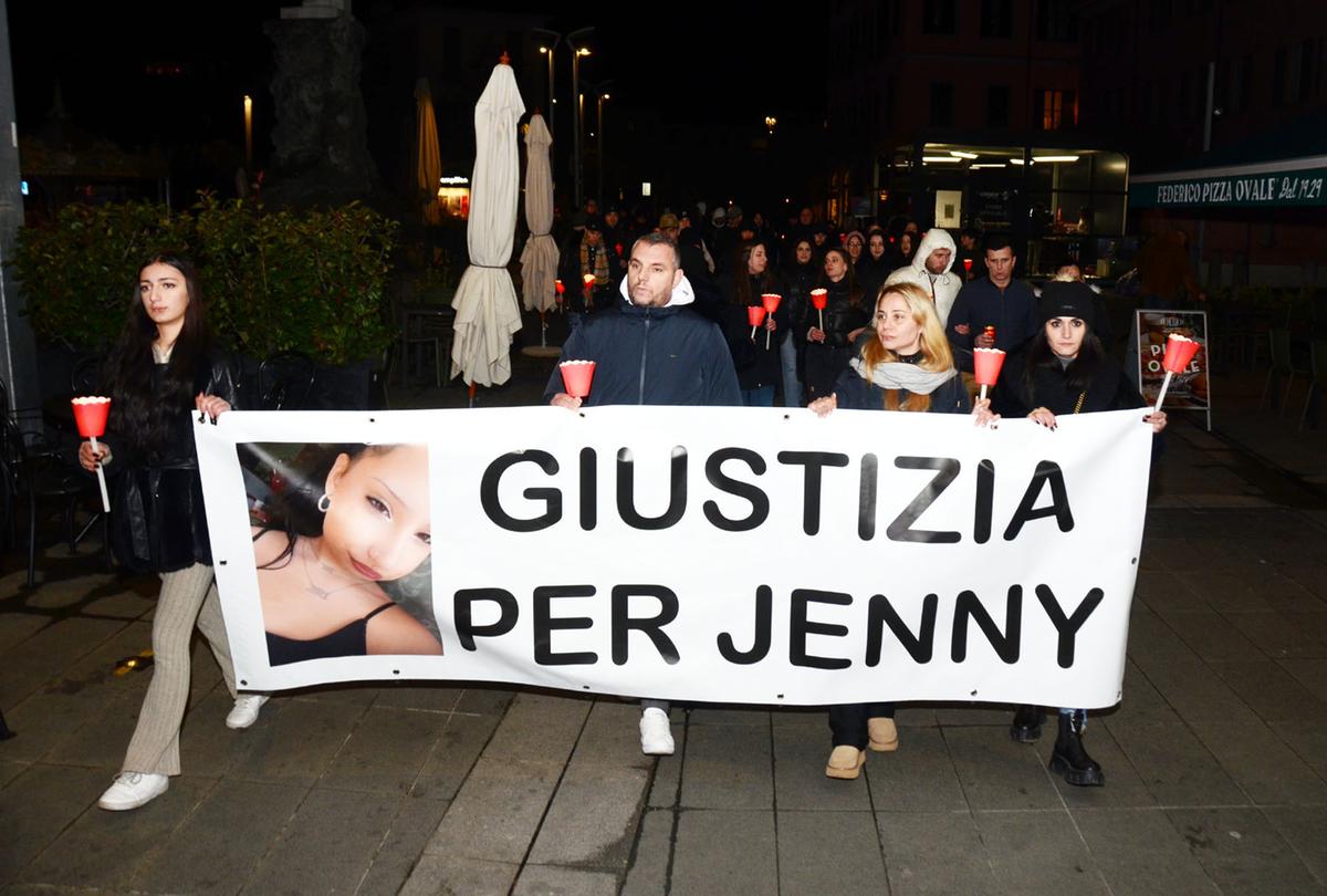 Jennifer Alcani morì a 13 anni nello schianto di Abbadia Lariana. Condannato a tre anni il 23enne alla guida: non ha mai chiesto scusa Jennifer Alcani morì a 13 anni nello schianto di Abbadia Lariana. Condannato a tre anni il 23enne alla guida: non ha mai chiesto scusa