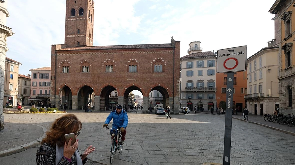 All’Arengario si prevede un intervento dell’archistar Stefano Boeri (dal valore di 700mila euro) per la realizzazione dell’ascensore All’Arengario si prevede un intervento dell’archistar Stefano Boeri (dal valore di 700mila euro) per la realizzazione dell’ascensore