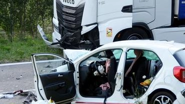 Maria Francesca non sa di essere rimasta orfana. È in coma e nessuno ha potuto ancora comunicarle che mamma e...