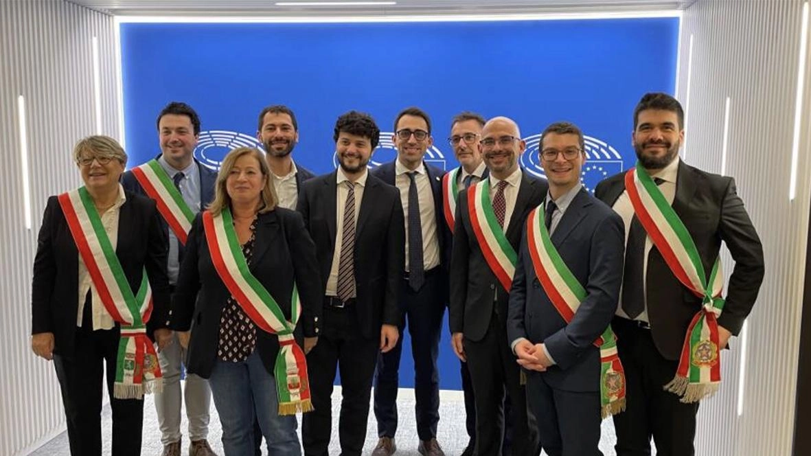 Oggi l’incontro con le istituzioni e i deputati contro il collegamento a 8 corsie da Usmate alla A4. La tesi: "Non è una semplice variante, ma un’opera nuova che avrebbe bisogno di una diversa autorizzazione". Oggi l’incontro con le istituzioni e i deputati contro il collegamento a 8 corsie da Usmate alla A4. La tesi: "Non è una semplice variante, ma un’opera nuova che avrebbe bisogno di una diversa autorizzazione".