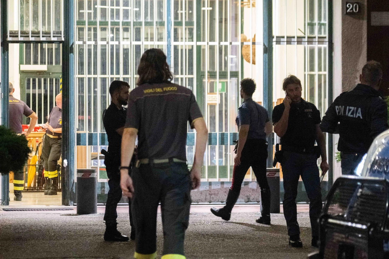 Due ragazzi rimasti intossicati dal fumo sono stati portati in ospedale