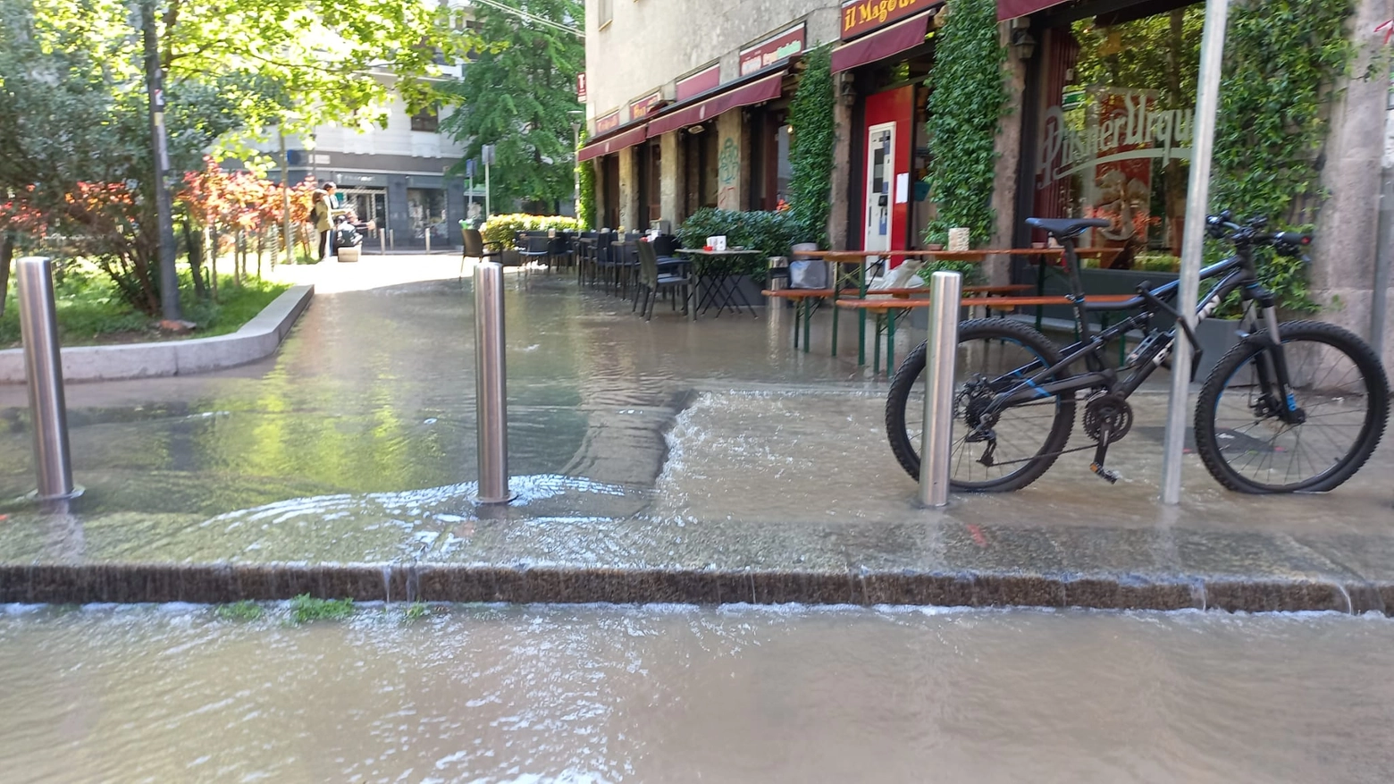 Piazza Ozanam completamente inondata
