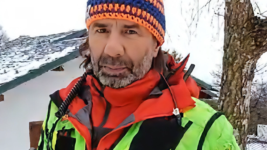 Accampate ai Piani dei Resinelli le squadre attendono il primo miglioramento per essere portati in quota.