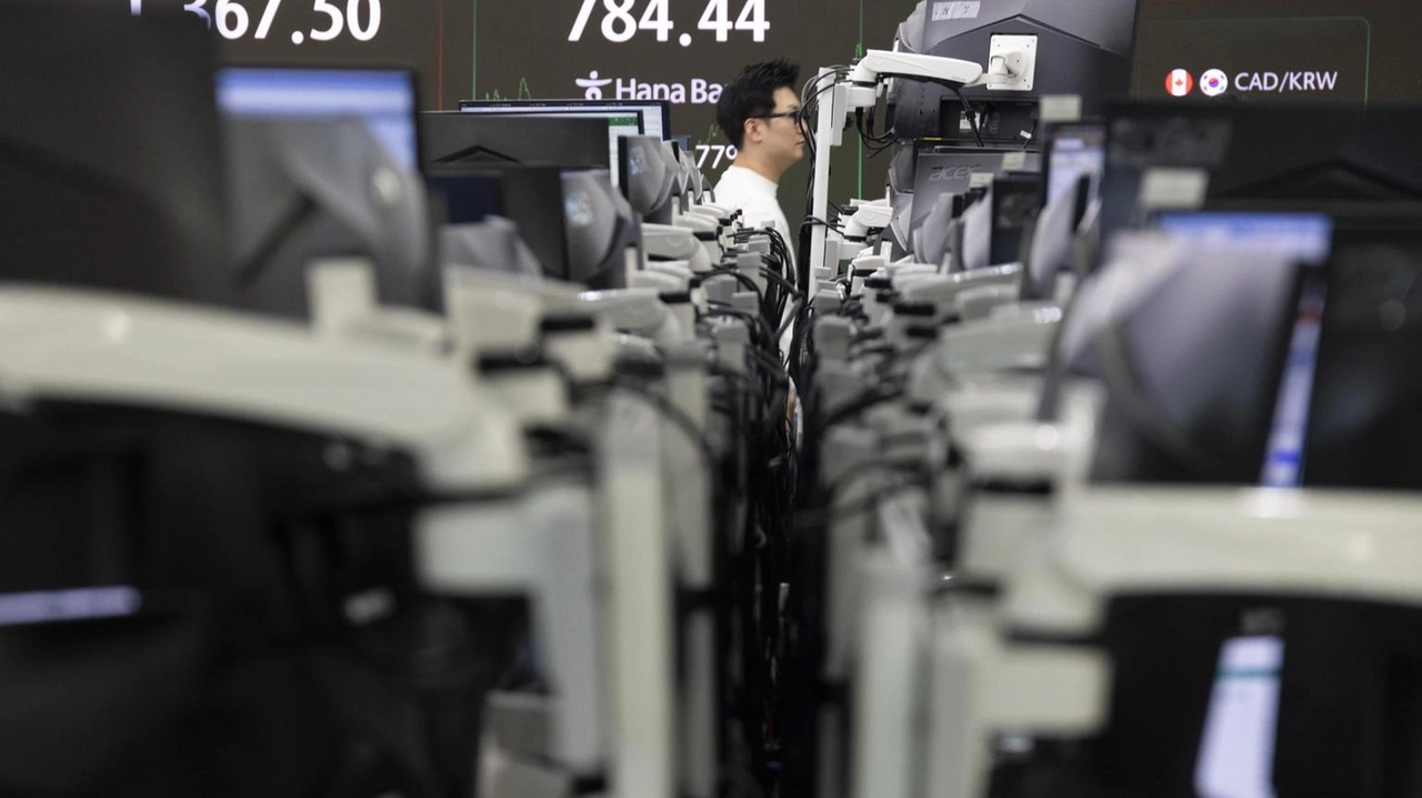 Sale Tokyo, in calo la Cina. Lo yen si rafforza sul dollaro Sale Tokyo, in calo la Cina. Lo yen si rafforza sul dollaro