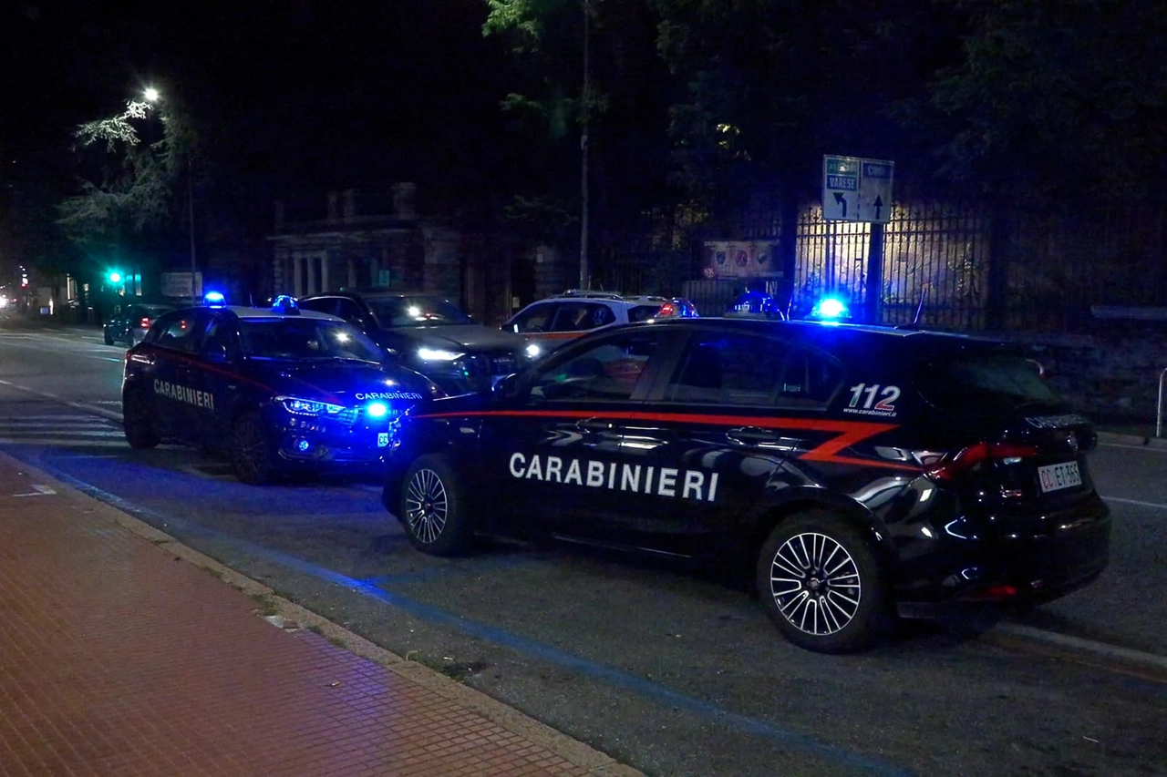 Le pattuglie dei Carabinieri intervenute sul luogo dell'incidente per i rilievi