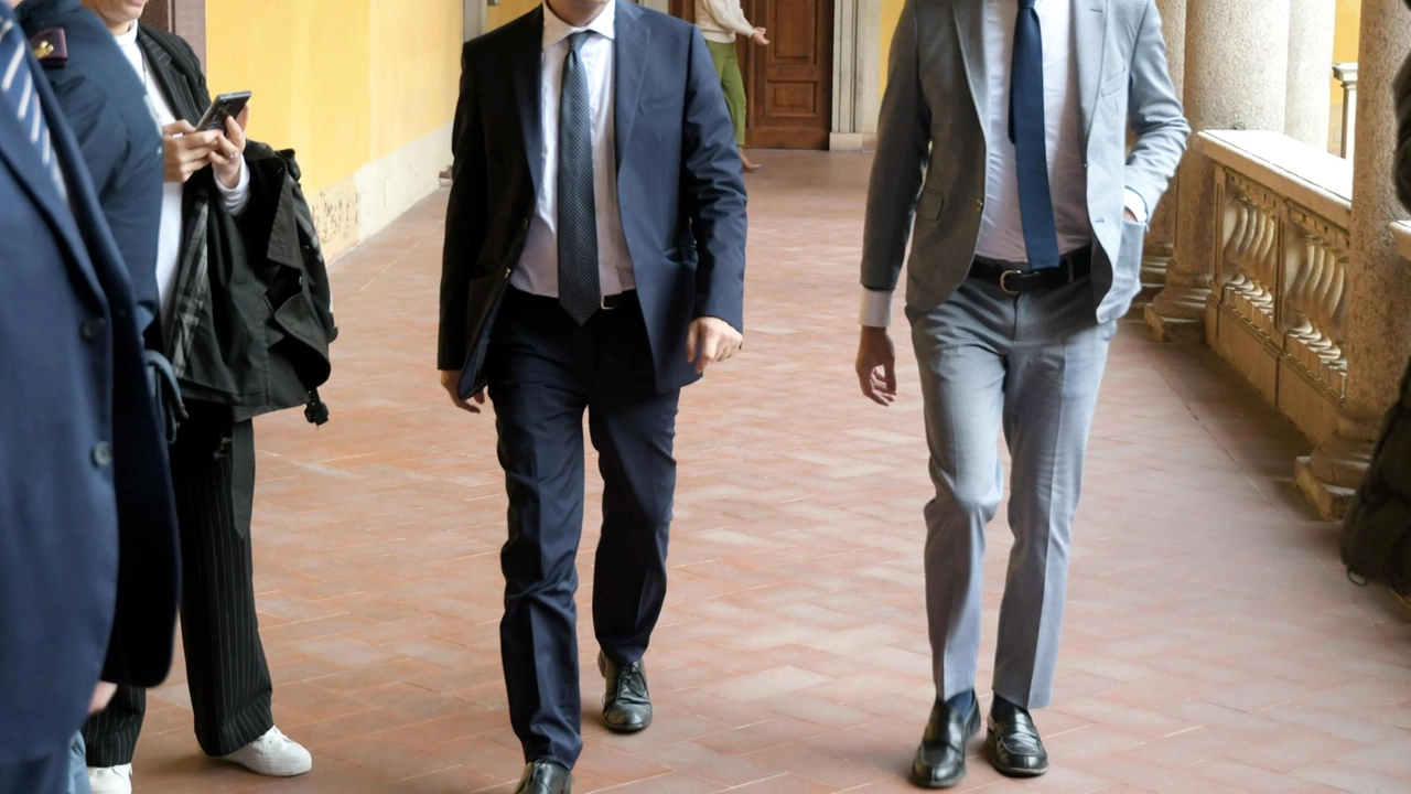L'assessore regionale all'Università Alessandro Fermi visita Pavia per valorizzare l'eccellenza accademica e annunciare investimenti in ricerca e diritto allo studio. Rettore Svelto evidenzia successi finanziari e progetti innovativi.