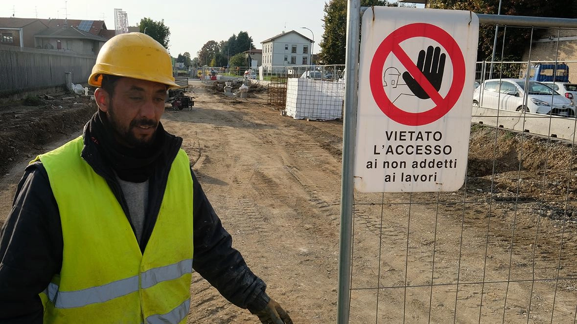 Nulla di nuovo sul fronte dei lavori della metrotranvia. Lavori pressoché fermi, poche le maestranze nei cantieri, nessuna novità sul... Nulla di nuovo sul fronte dei lavori della metrotranvia. Lavori pressoché fermi, poche le maestranze nei cantieri, nessuna novità sul...