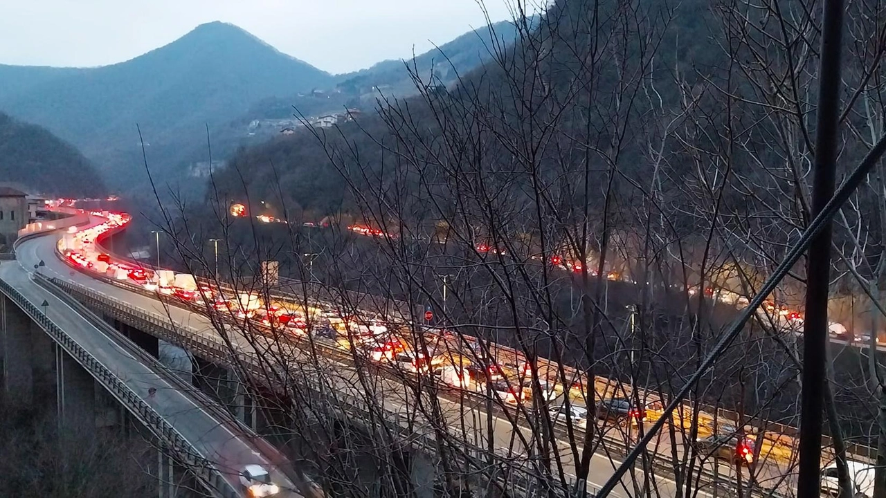 Traffico paralizzato sul viadotto di Sedrina in direzione di Almè con percorrenze lunghissime Traffico paralizzato sul viadotto di Sedrina in direzione di Almè con percorrenze lunghissime