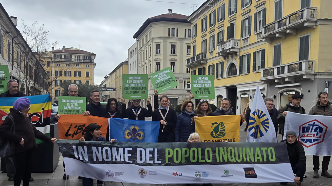 La manifestazione contro l’inquinamento ambientale. Per bonificare i parchi il Comune ha messo oltre 21 milioni, una cifra insufficiente al fabbisogno totale La manifestazione contro l’inquinamento ambientale. Per bonificare i parchi il Comune ha messo oltre 21 milioni, una cifra insufficiente al fabbisogno totale