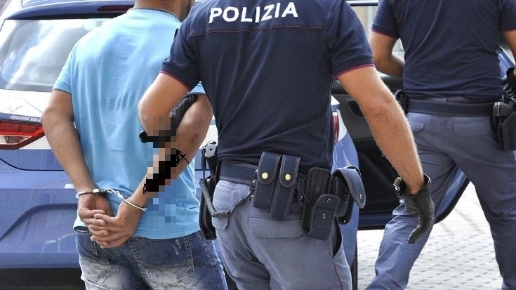 L'uomo è stato arrestato dalla polizia di Stato