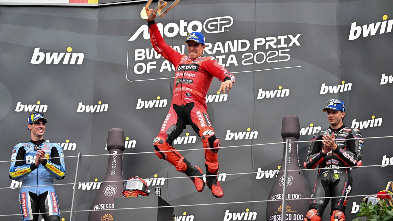 MotoGp oggi: Marquez fa cadere l’ennesimo tabù in Austria. Bezzecchi sul podio, crolla Bagnaia
