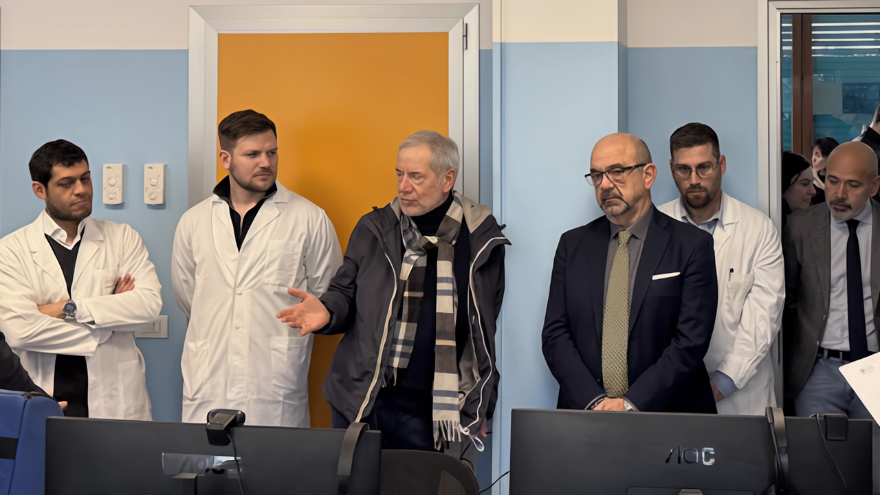 Carate, la visita alla Centrale Unica dell’assessore regionale Bertolaso: "Siamo più efficienti e accessibili". I problemi ricorrenti segnalati dai pazienti al 116117: febbre, tosse e disturbi gastrointestinali. Carate, la visita alla Centrale Unica dell’assessore regionale Bertolaso: "Siamo più efficienti e accessibili". I problemi ricorrenti segnalati dai pazienti al 116117: febbre, tosse e disturbi gastrointestinali.