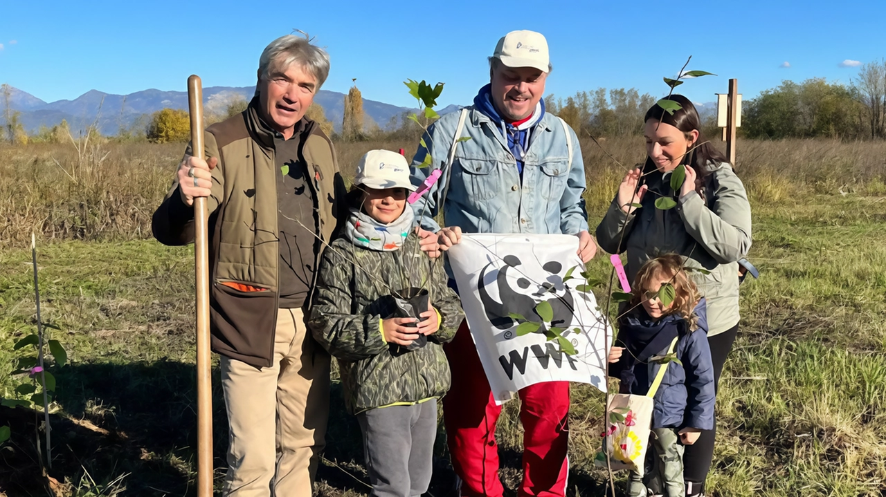 Lo storico volto del Wwf, Panda d’oro nel 2006, padre delle Foppe festeggia l’impegno nel salvataggio dell’area degradata sulla Monza-Trezzo diventata un’oasi a livello europeo. Lo storico volto del Wwf, Panda d’oro nel 2006, padre delle Foppe festeggia l’impegno nel salvataggio dell’area degradata sulla Monza-Trezzo diventata un’oasi a livello europeo.