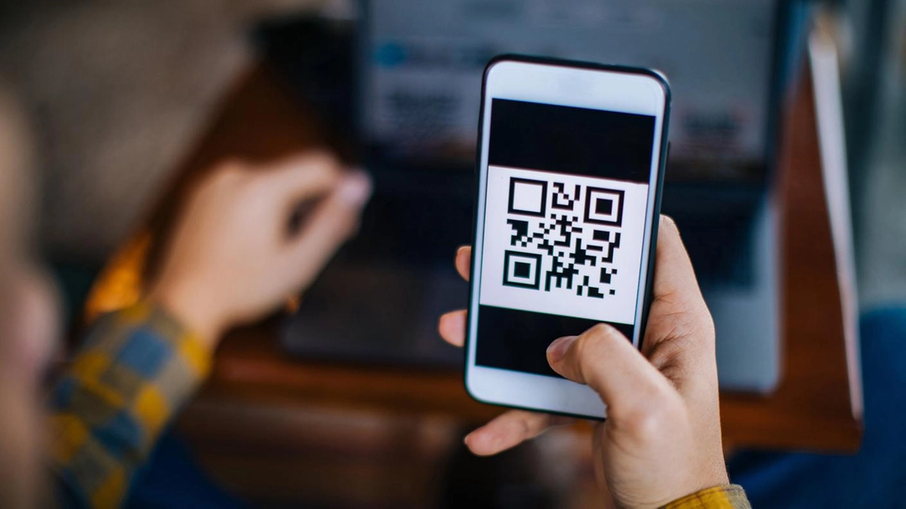 Dal phishing al furto di identità i criminali informatici affinano continuamente le loro tecniche per ingannare le vittime e rubare dati personali e finanziari Dal phishing al furto di identità i criminali informatici affinano continuamente le loro tecniche per ingannare le vittime e rubare dati personali e finanziari