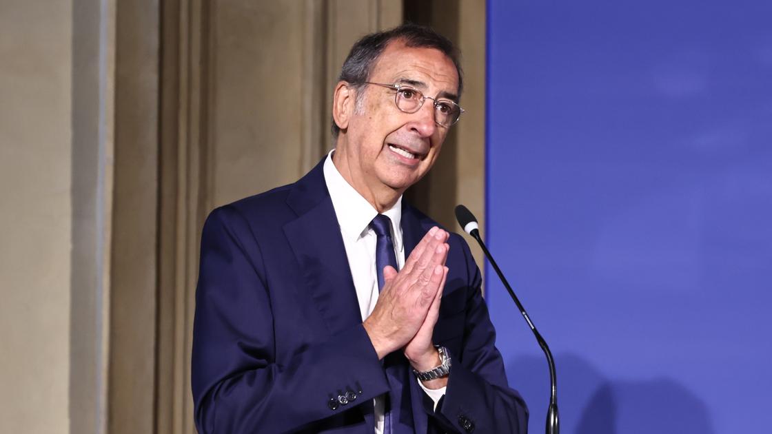 Beppe Sala, le accuse non fermano il sindaco. Il messaggio alla giunta: "Andiamo avanti, continuiamo a lavorare" Beppe Sala, le accuse non fermano il sindaco. Il messaggio alla giunta: "Andiamo avanti, continuiamo a lavorare"